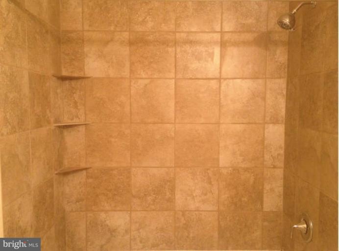 2837 Hollins Ferry Road Baltimore, MD 21230 - Photo 13 of 23 Bath