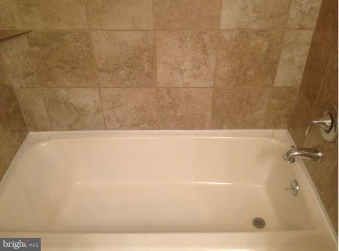 2837 Hollins Ferry Road Baltimore, MD 21230 - Photo 15 of 23 Bath