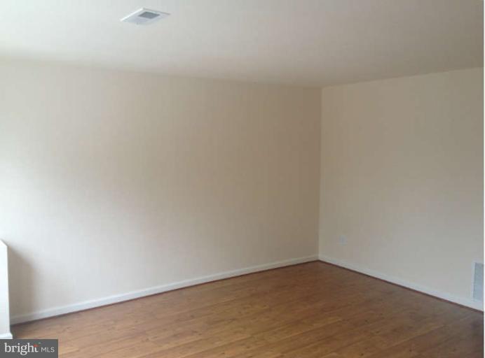2837 Hollins Ferry Road Baltimore, MD 21230 - Photo 3 of 23 Living Room