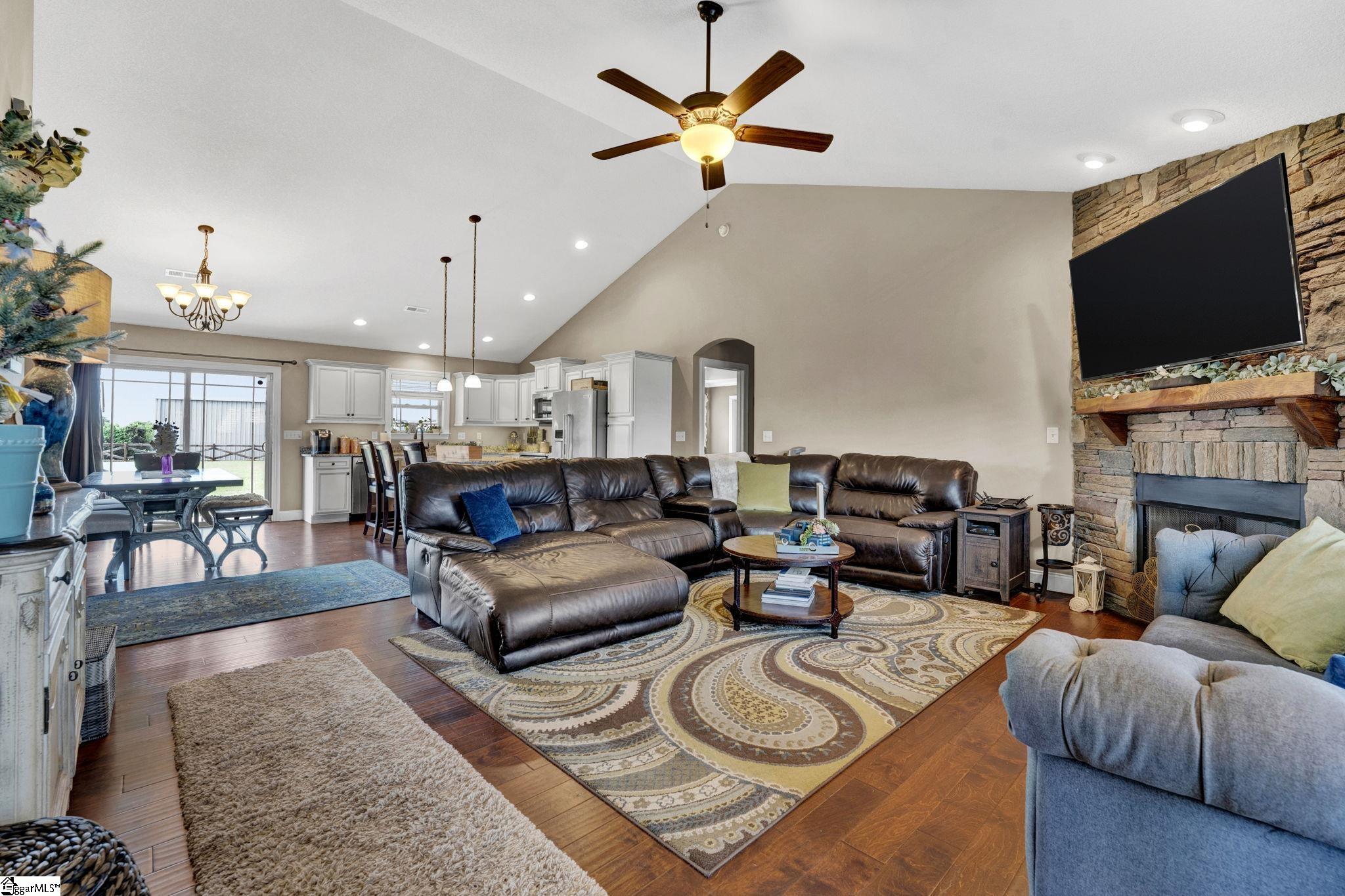452 Silver Lake Road Duncan, SC 29334 - Photo 5 of 31 Gallery Image 5