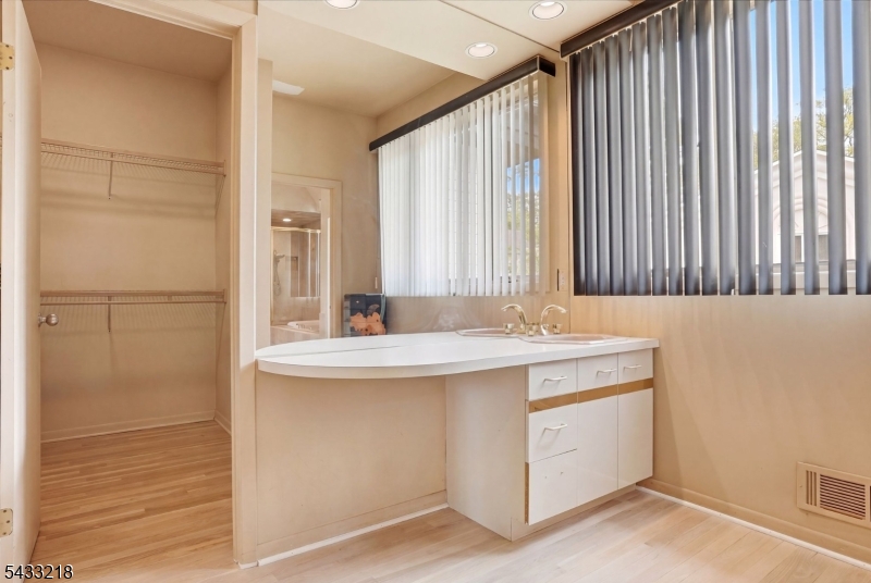 1 Timber Rock Court Cedar Grove, NJ 07009 - Photo 21 of 40