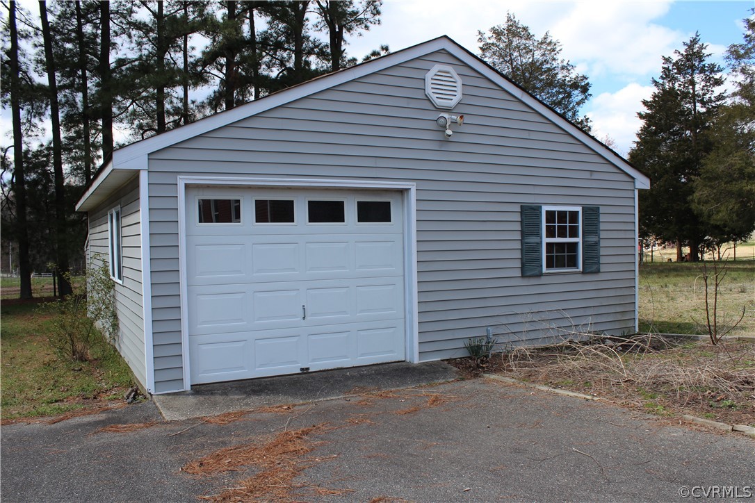 10735 River Road Chesterfield, VA 23838 - Photo 20 of 25 Garage