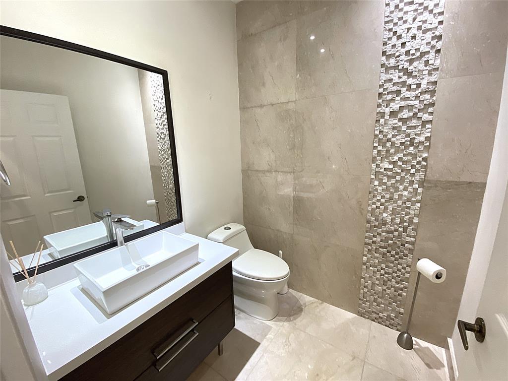 4375 Foxtail Lane Weston, FL 33331 - Photo 31 of 84 a bathroom with a sink a toilet a mirror and shower