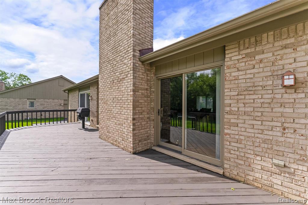 5725 Ridgewood Road West Bloomfield, MI 48322 - Photo 39 of 43