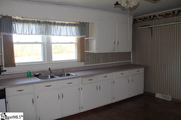578 5 Forks Road Liberty, SC 29657 - Photo 8 of 18