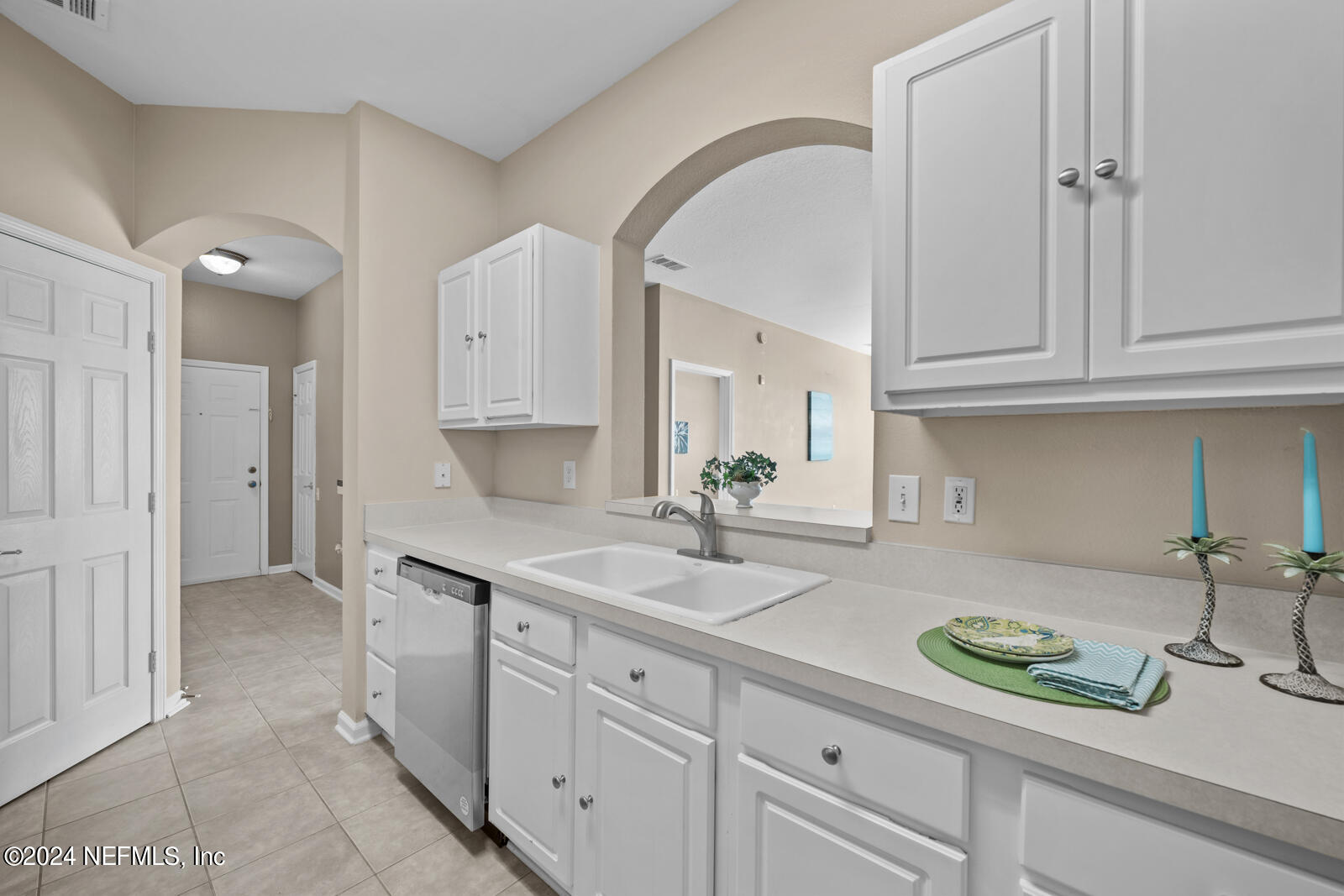 7990 Baymeadows Road East, Unit 905 Jacksonville, FL 32256 - Photo 11 of 37 Kitchen w/pantry closet