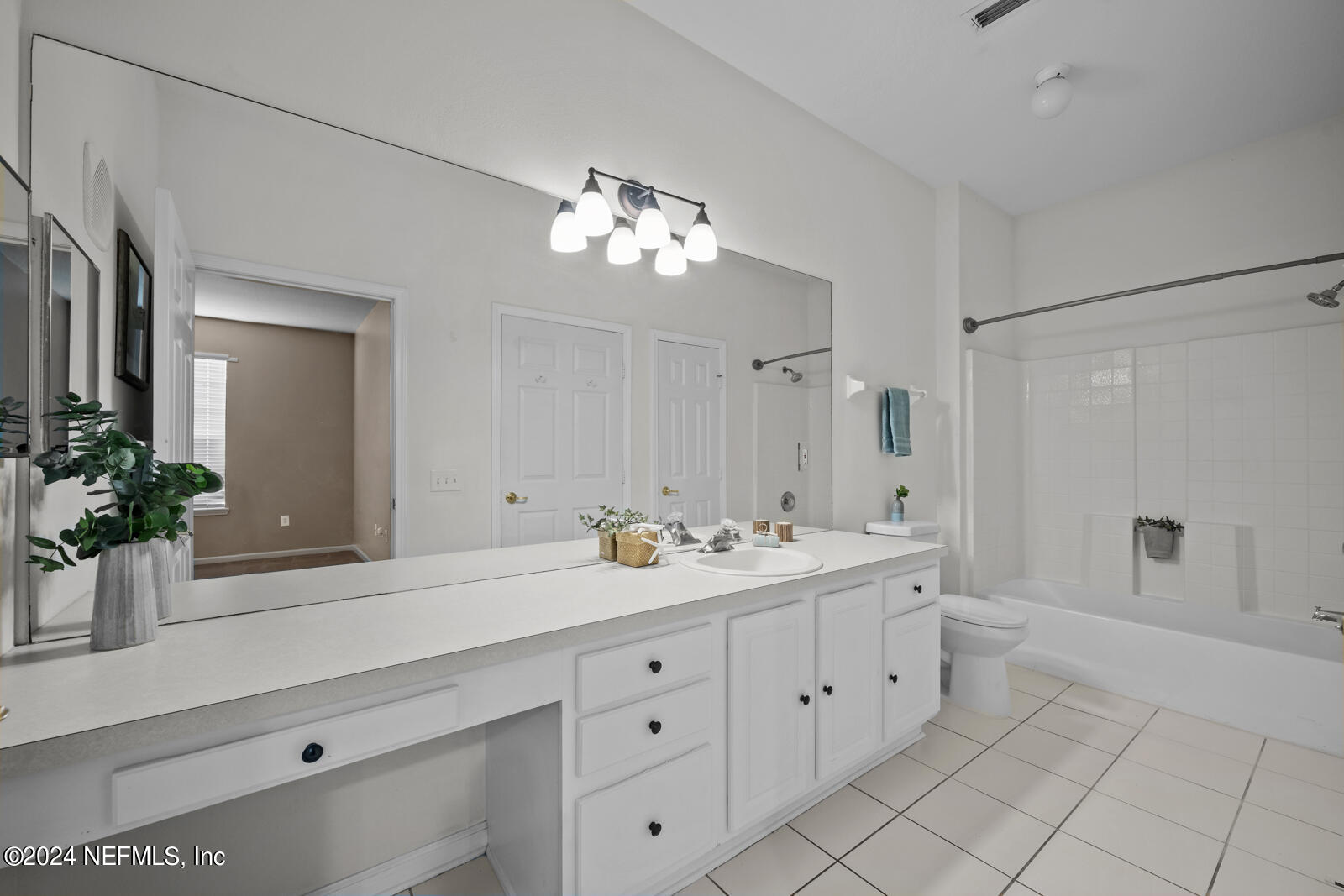 7990 Baymeadows Road East, Unit 905 Jacksonville, FL 32256 - Photo 19 of 37 Second Owner's Bathroom