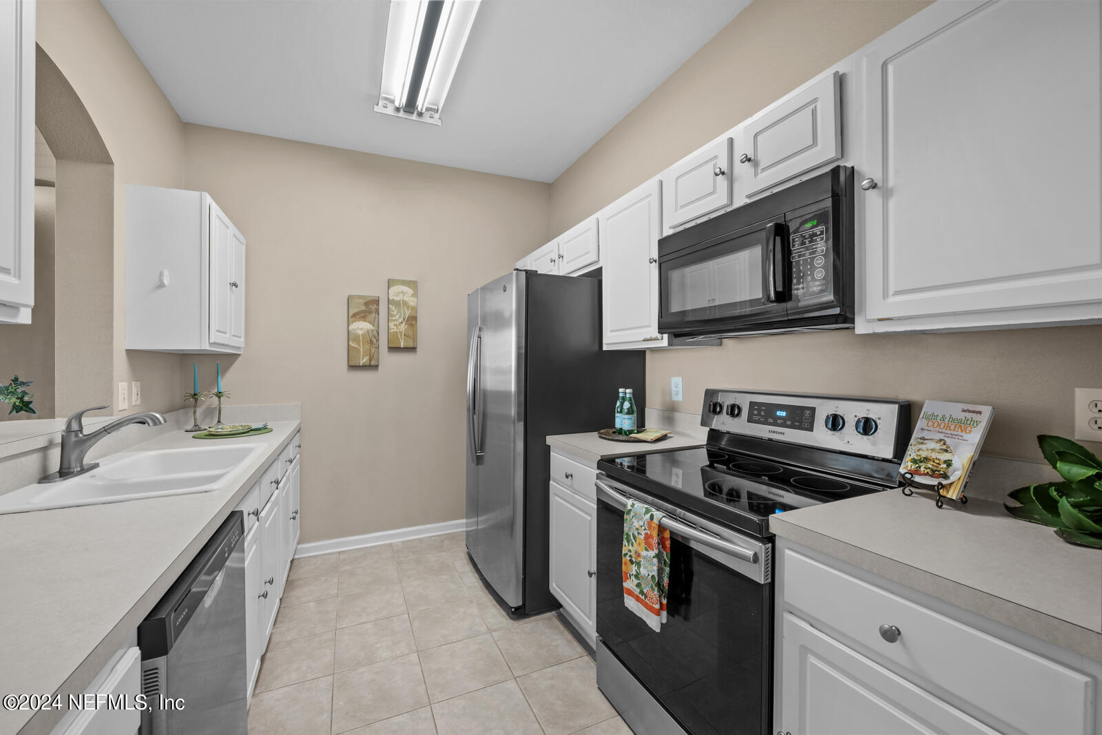 7990 Baymeadows Road East, Unit 905 Jacksonville, FL 32256 - Photo 9 of 37 Fully Equipped Kitchen