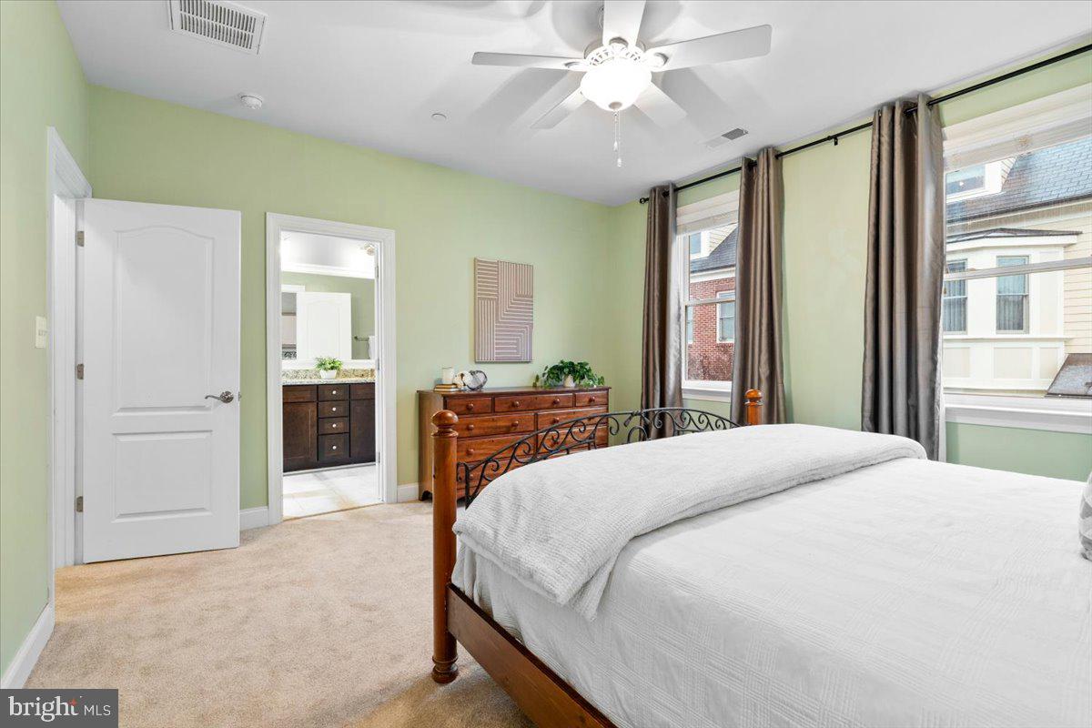 34 Maxwell Square Frederick, MD 21701 - Photo 17 of 39 Primary En Suite