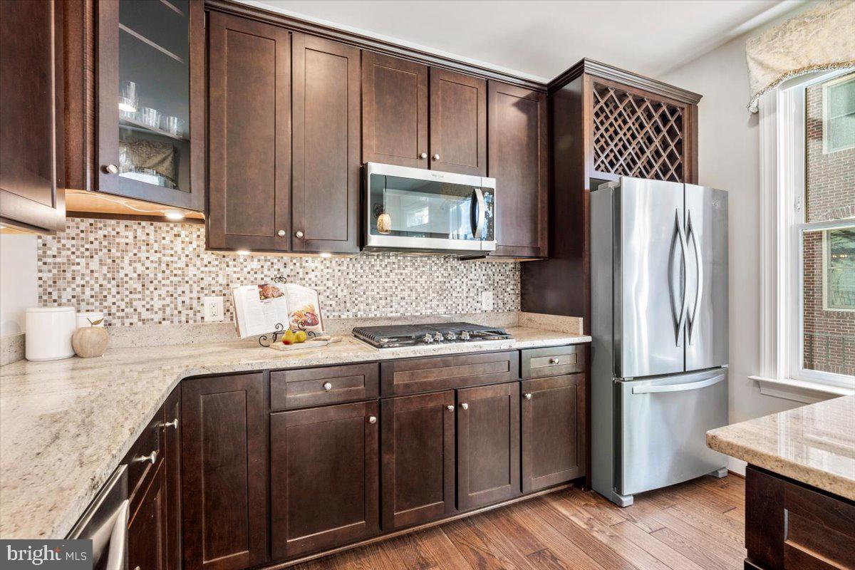 34 Maxwell Square Frederick, MD 21701 - Photo 3 of 39 Gas Range Cooking + Stone Countertops
