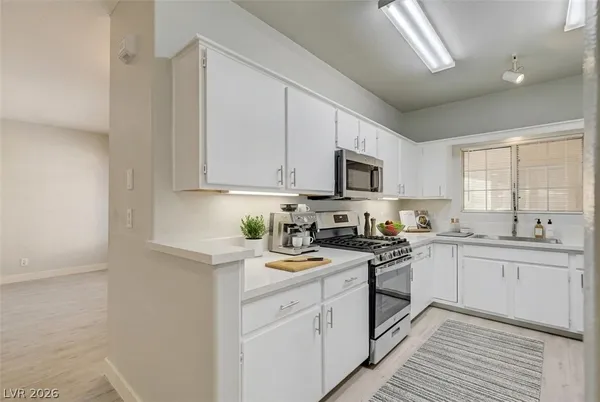 $1,650 | 1900 North Torrey Pines Drive, Unit 225, Las Vegas, NV 89108