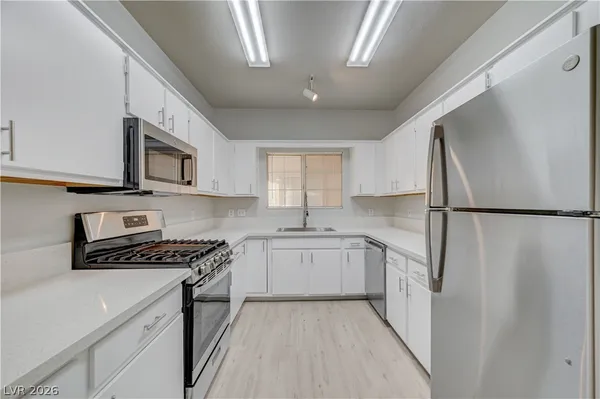 $1,650 | 1900 North Torrey Pines Drive, Unit 225, Las Vegas, NV 89108