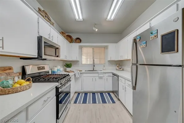 $1,650 | 1900 North Torrey Pines Drive, Unit 225, Las Vegas, NV 89108