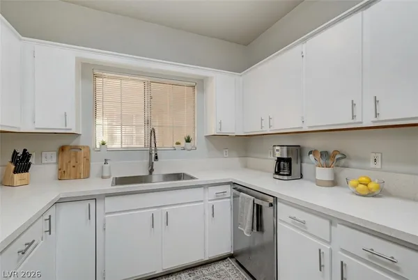 $1,650 | 1900 North Torrey Pines Drive, Unit 225, Las Vegas, NV 89108