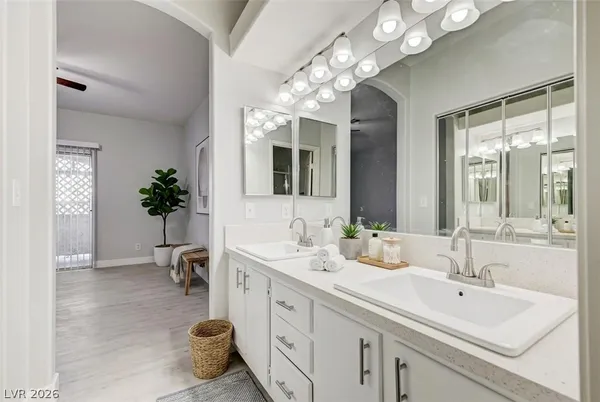 $1,650 | 1900 North Torrey Pines Drive, Unit 225, Las Vegas, NV 89108