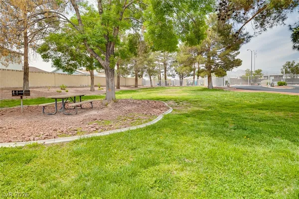 $1,650 | 1900 North Torrey Pines Drive, Unit 225, Las Vegas, NV 89108