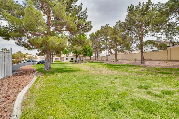 $1,650 | 1900 North Torrey Pines Drive, Unit 225, Las Vegas, NV 89108