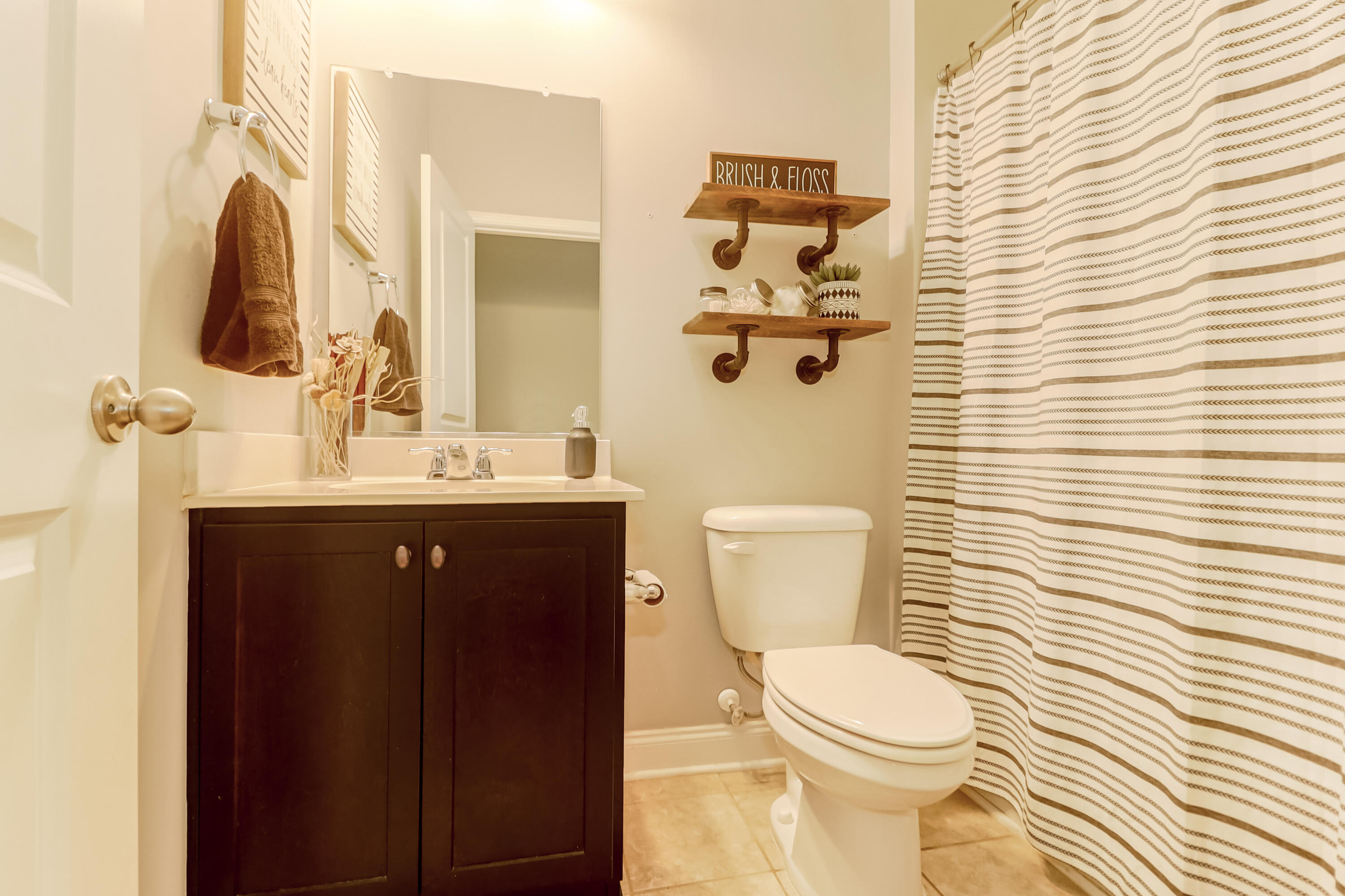 1061 Harbortowne Road Charleston, SC 29412 - Photo 11 of 29 1061 Harbortowne (9)