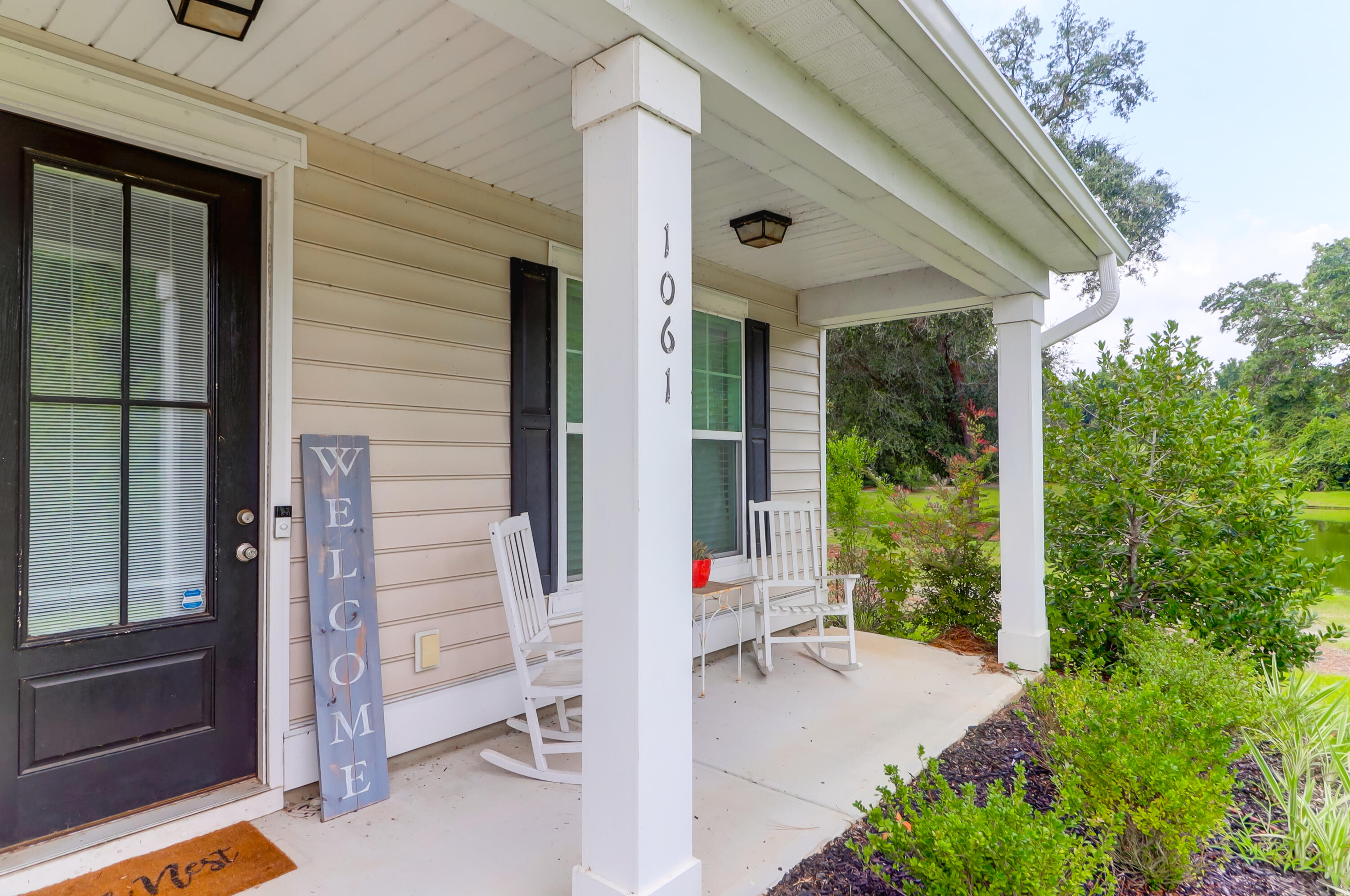 1061 Harbortowne Road Charleston, SC 29412 - Photo 4 of 29 1061 Harbortowne (8)
