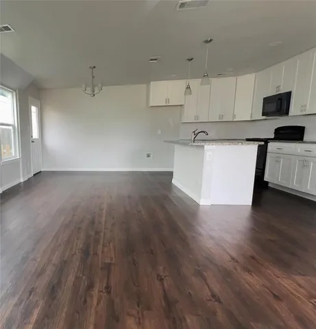 $420,000 | 602 Sabine Avenue, Cleburne, TX 76031