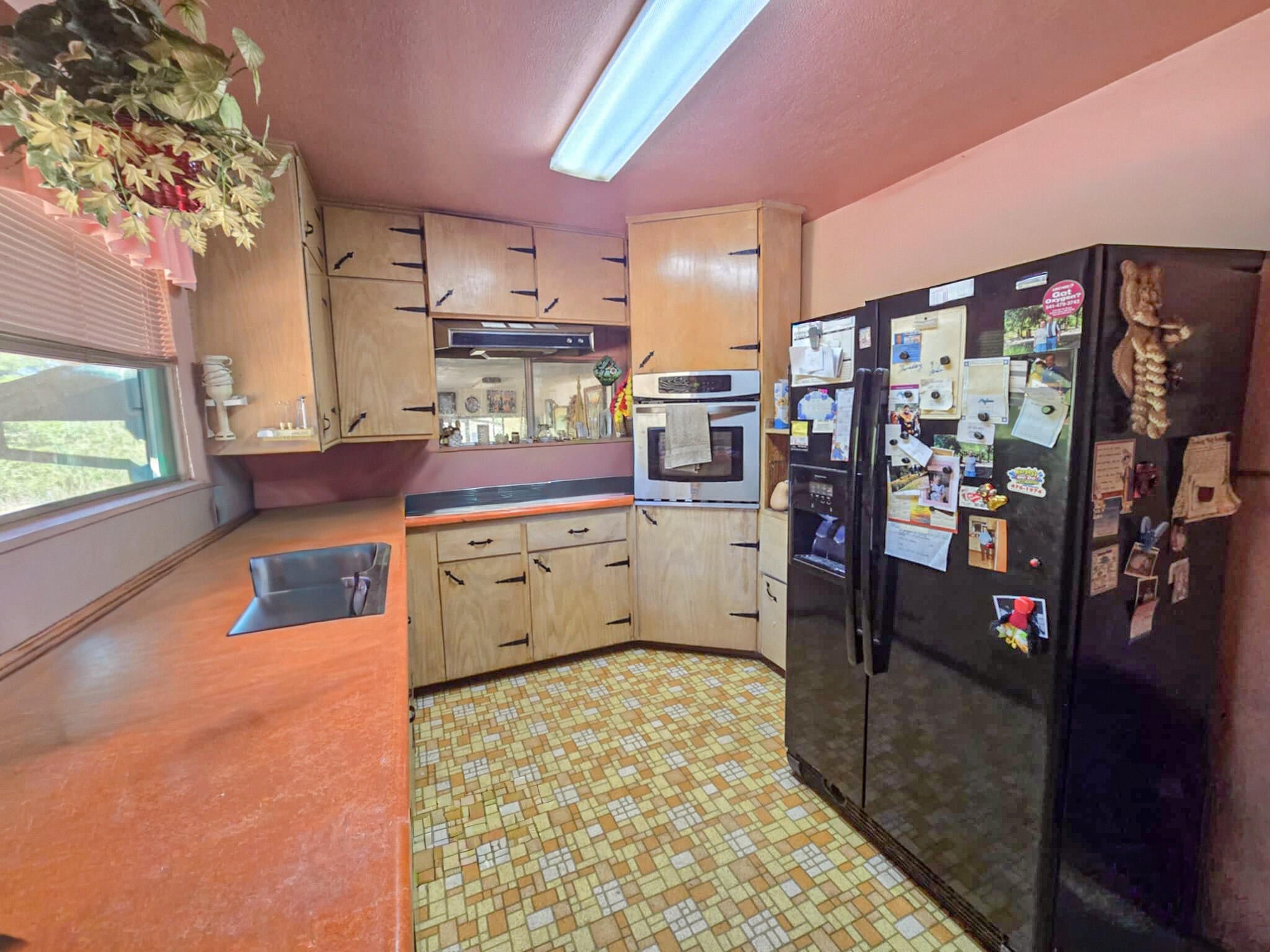 5280 Rockydale Road Cave Junction, OR 97523 - Photo 5 of 17 5280 13