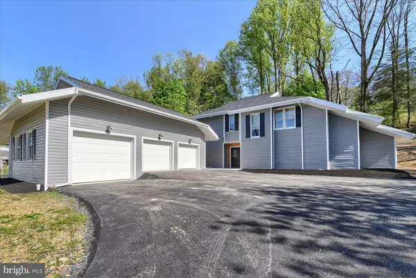 $429,900 | 92 Sweet Arrow Lake Road, Pine Grove, PA 17963