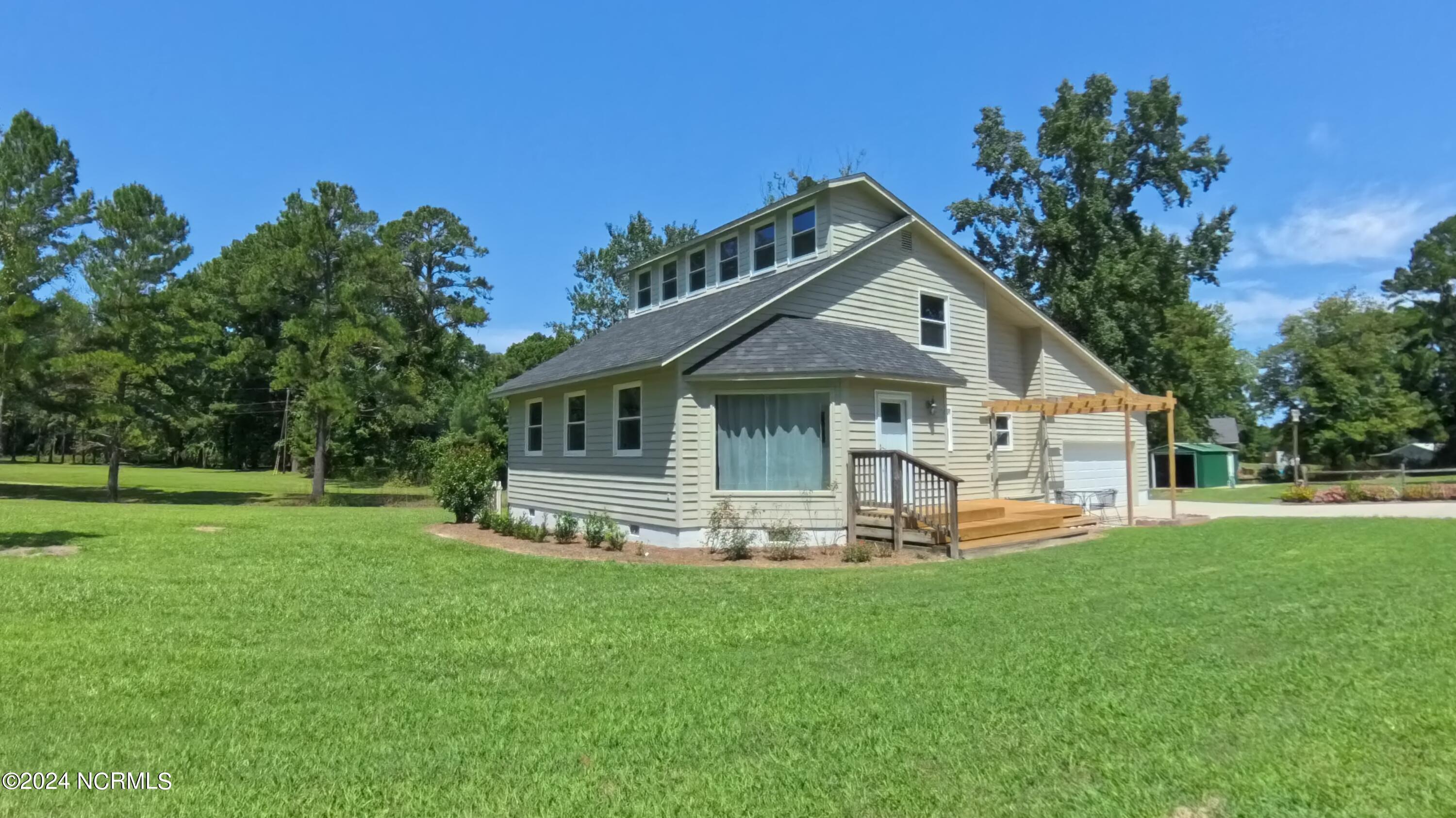 562 Richlands Loop Road Richlands, NC 28574 - Photo 1 of 35 outside