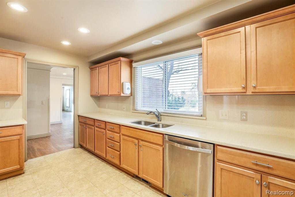 25304 Farmington Road Farmington Hills, MI 48336 - Photo 23 of 62