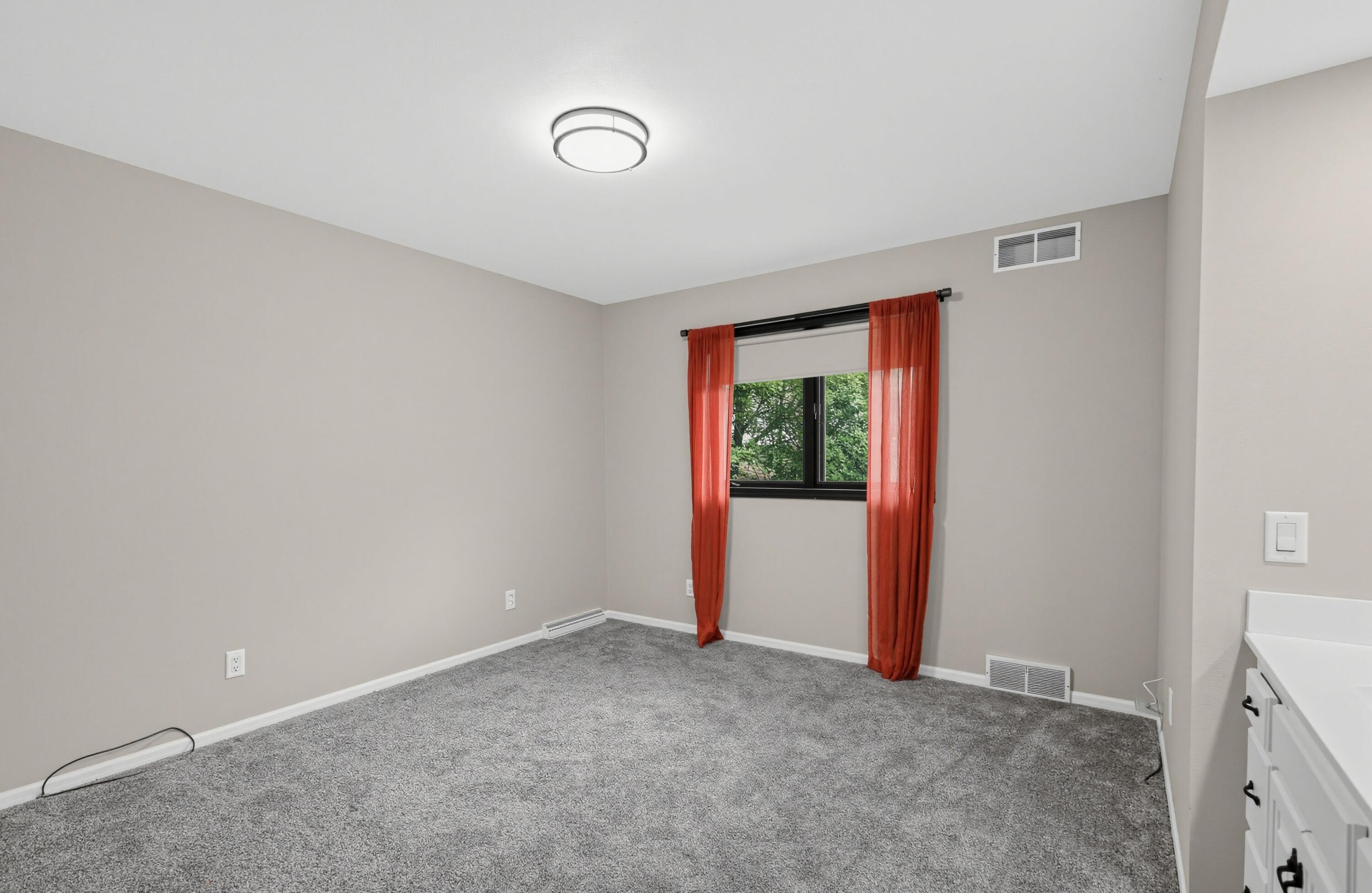 7201 Longmeadow Road Madison, WI 53717 - Photo 15 of 33 10_7201_Longmeadow_Road-Living_room-66-1