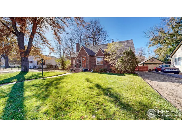 a black and white photo of a house