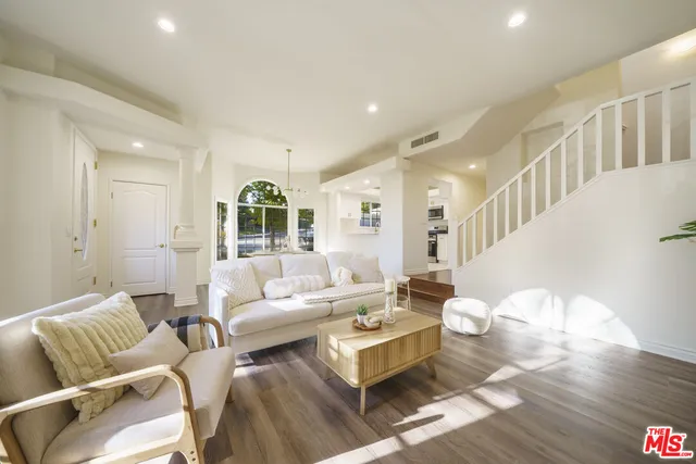 $890,000 | 4520 Pennsylvania Avenue, Unit 119, La Crescenta, CA 91214