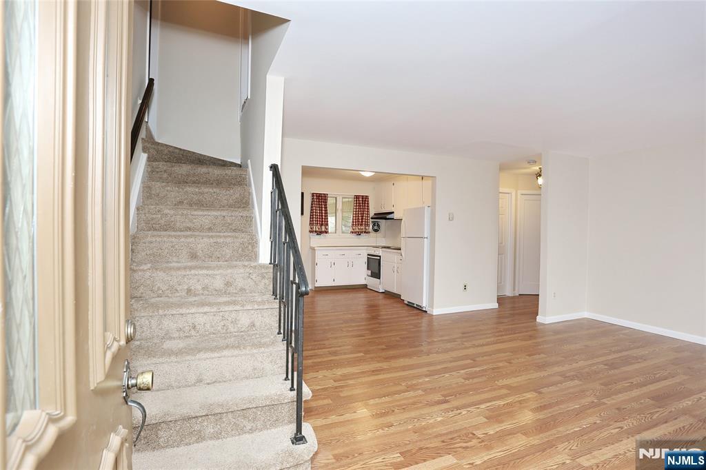 324 Edstan Way Paramus, NJ 07652 - Photo 4 of 35