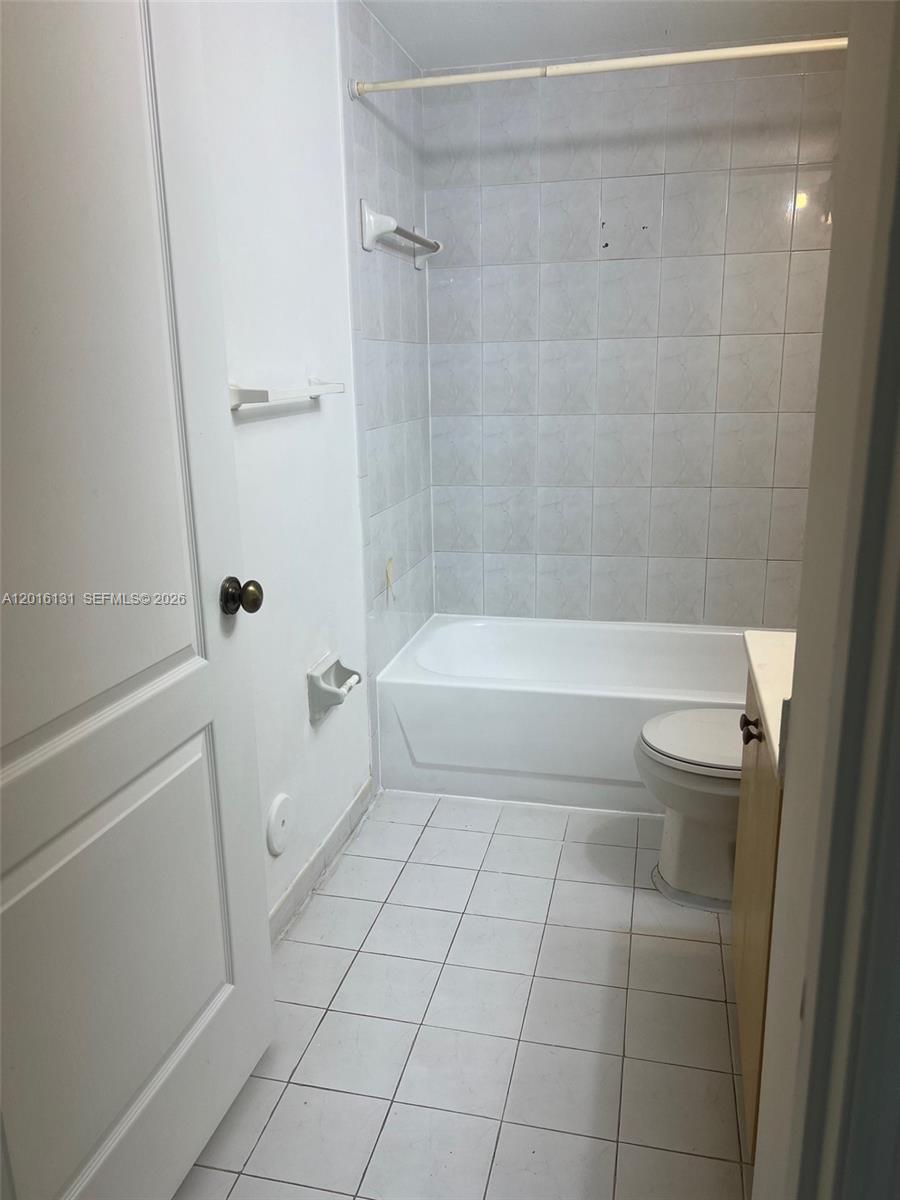 12605 Southwest 91st Street, Unit 103 Miami, FL 33186 - Photo 8 of 14 a bathroom with a bathtub and toilet