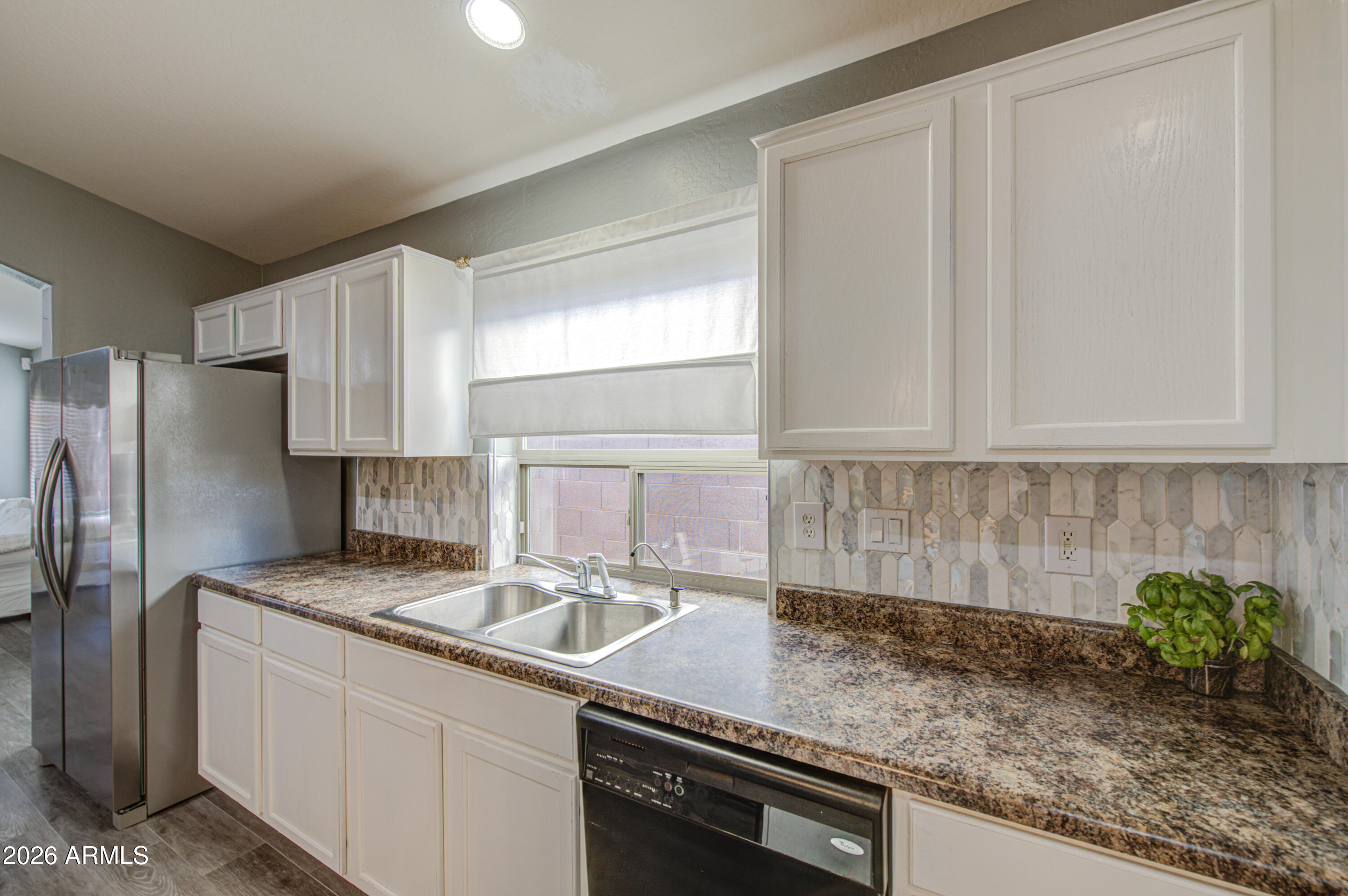 9130 West Riverside Avenue Tolleson, AZ 85353 - Photo 13 of 31 Kitchen 11