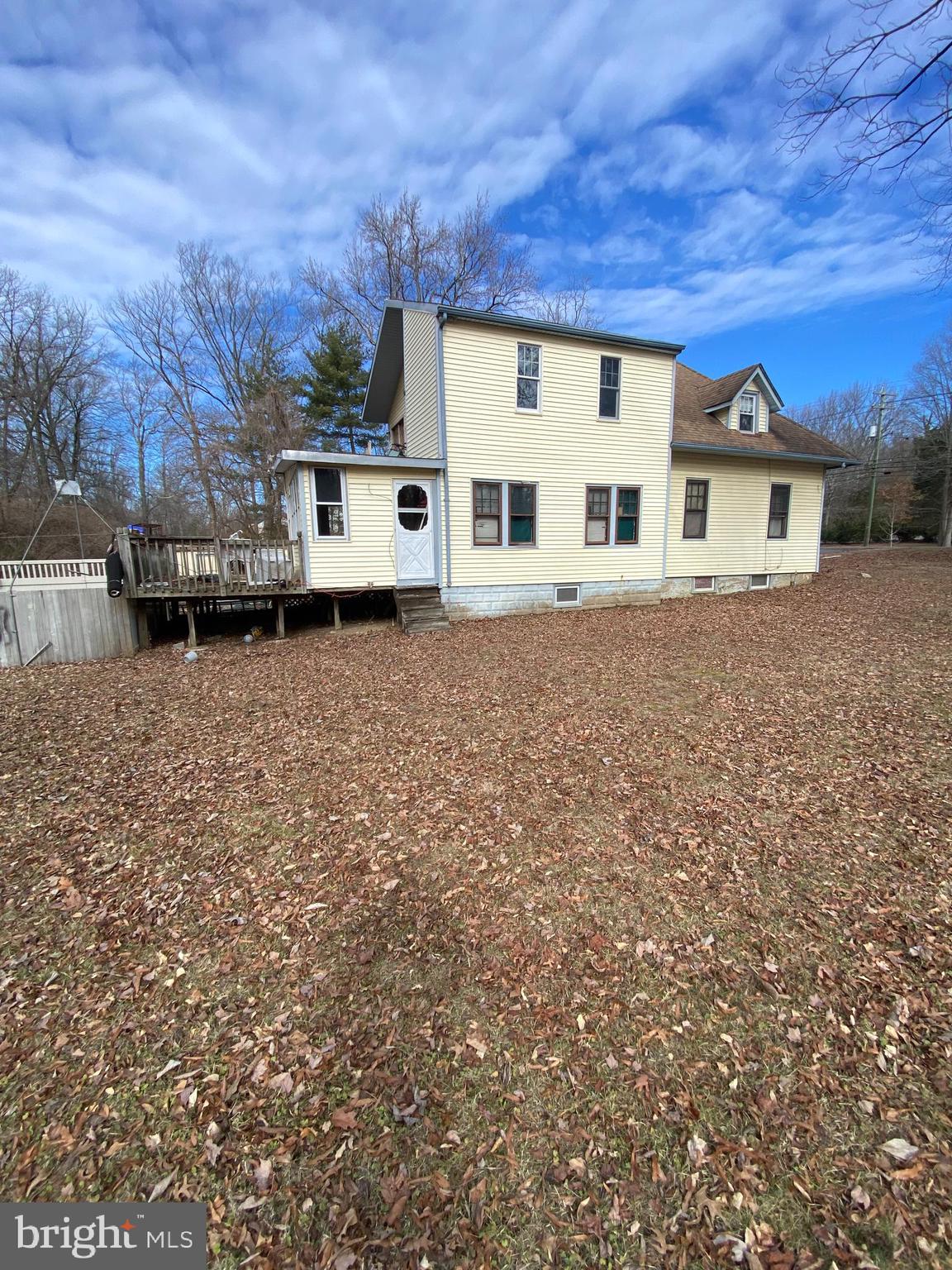 220 Hartford Road Mount Laurel, NJ 08054 - Photo 6 of 12 a house view with a garden space