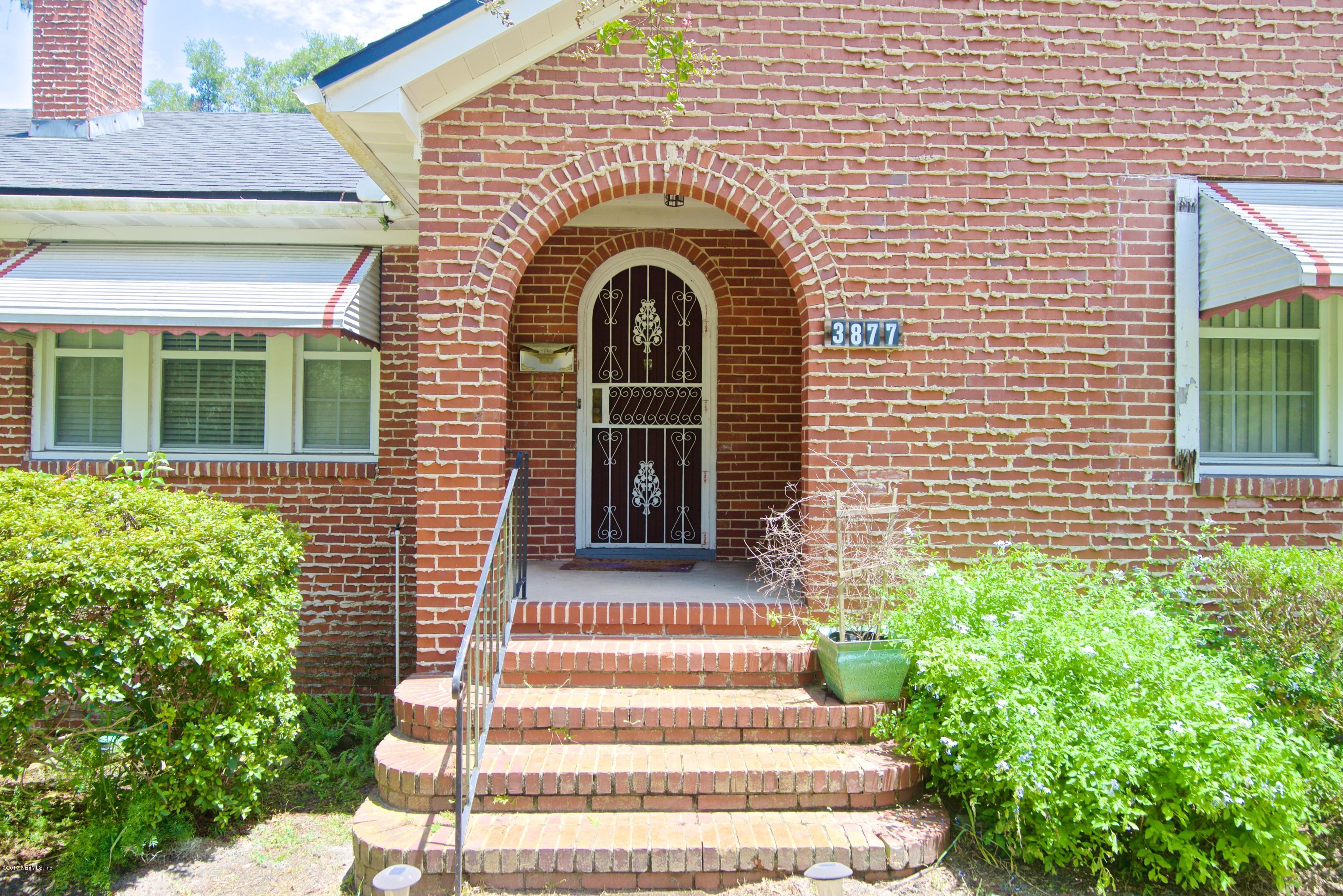 3877 Gadsden Road Jacksonville, FL 32207 - Photo 4 of 24 a front view of a house with plants