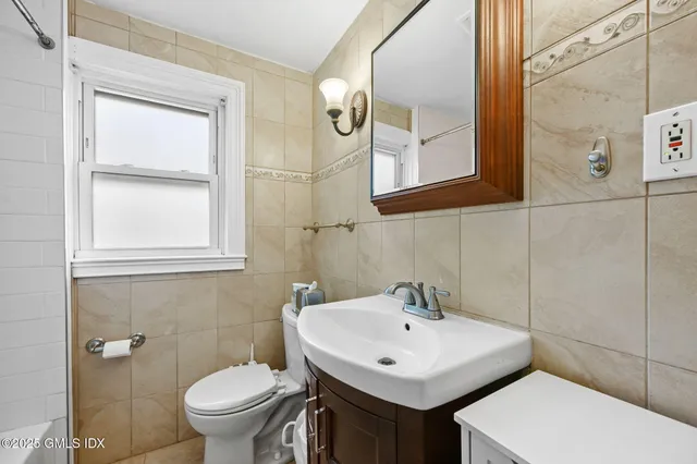 $699,500 | 34 Bradley Place, Stamford, CT 06905