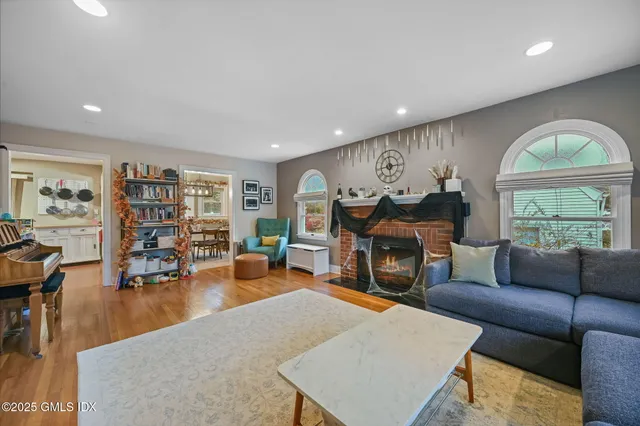 $699,500 | 34 Bradley Place, Stamford, CT 06905