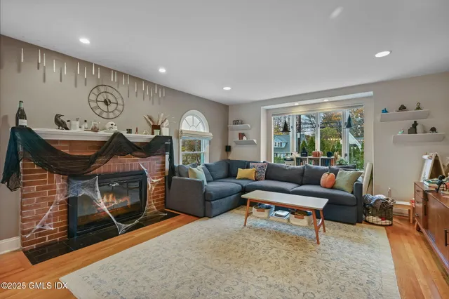 $699,500 | 34 Bradley Place, Stamford, CT 06905