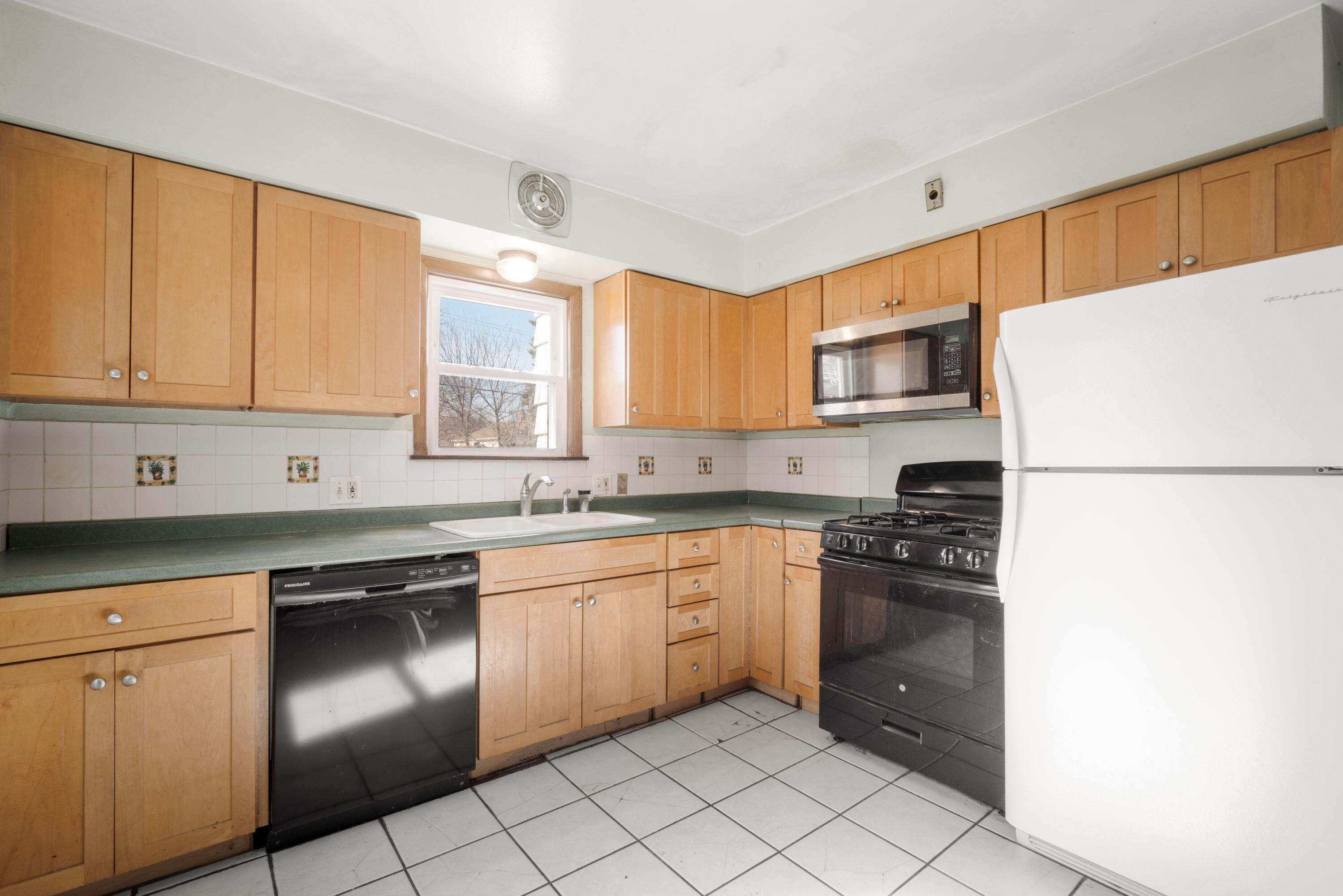 4157 North 71st Street Milwaukee, WI 53216 - Photo 11 of 15 Kitchen