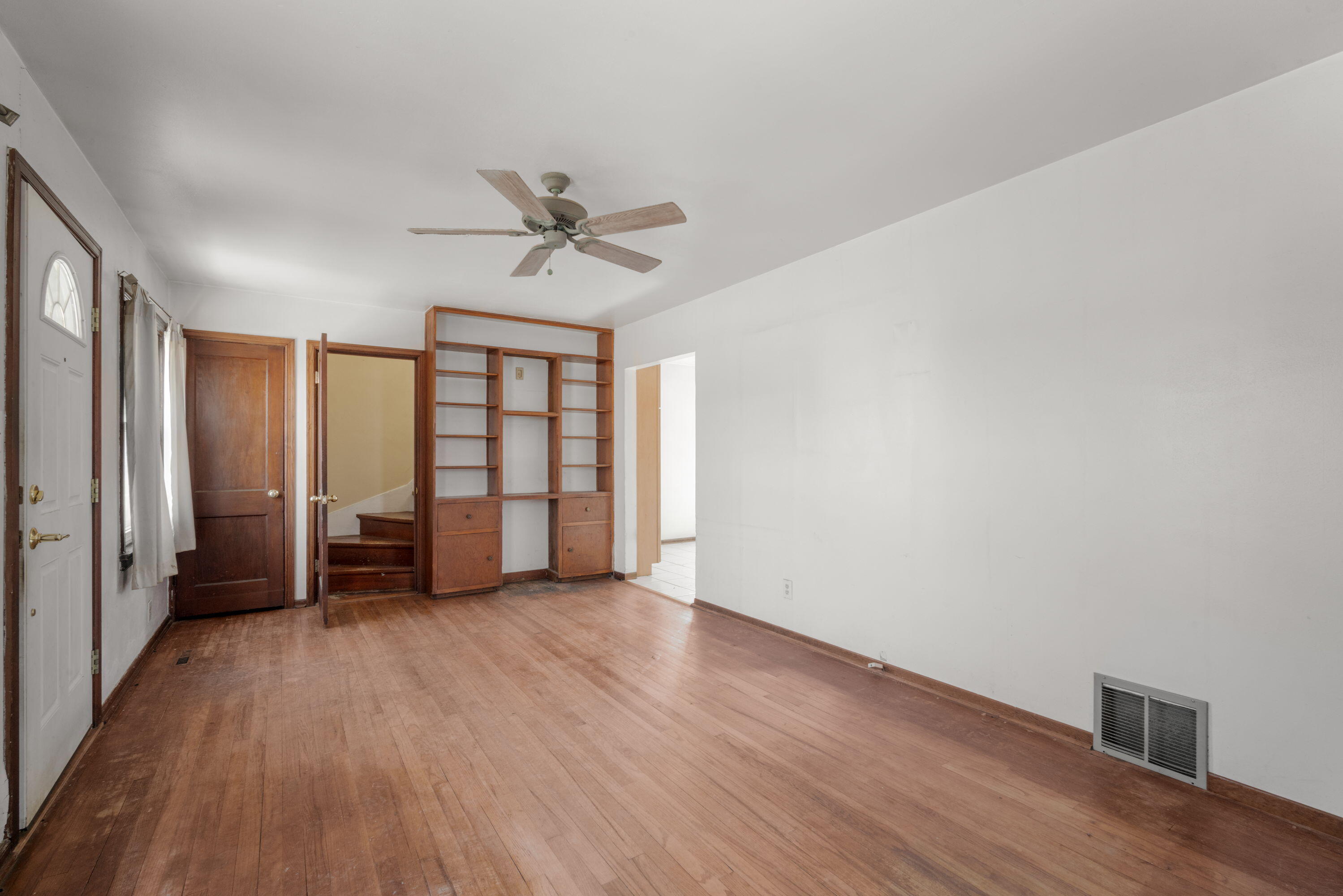 4157 North 71st Street Milwaukee, WI 53216 - Photo 3 of 15 Living room
