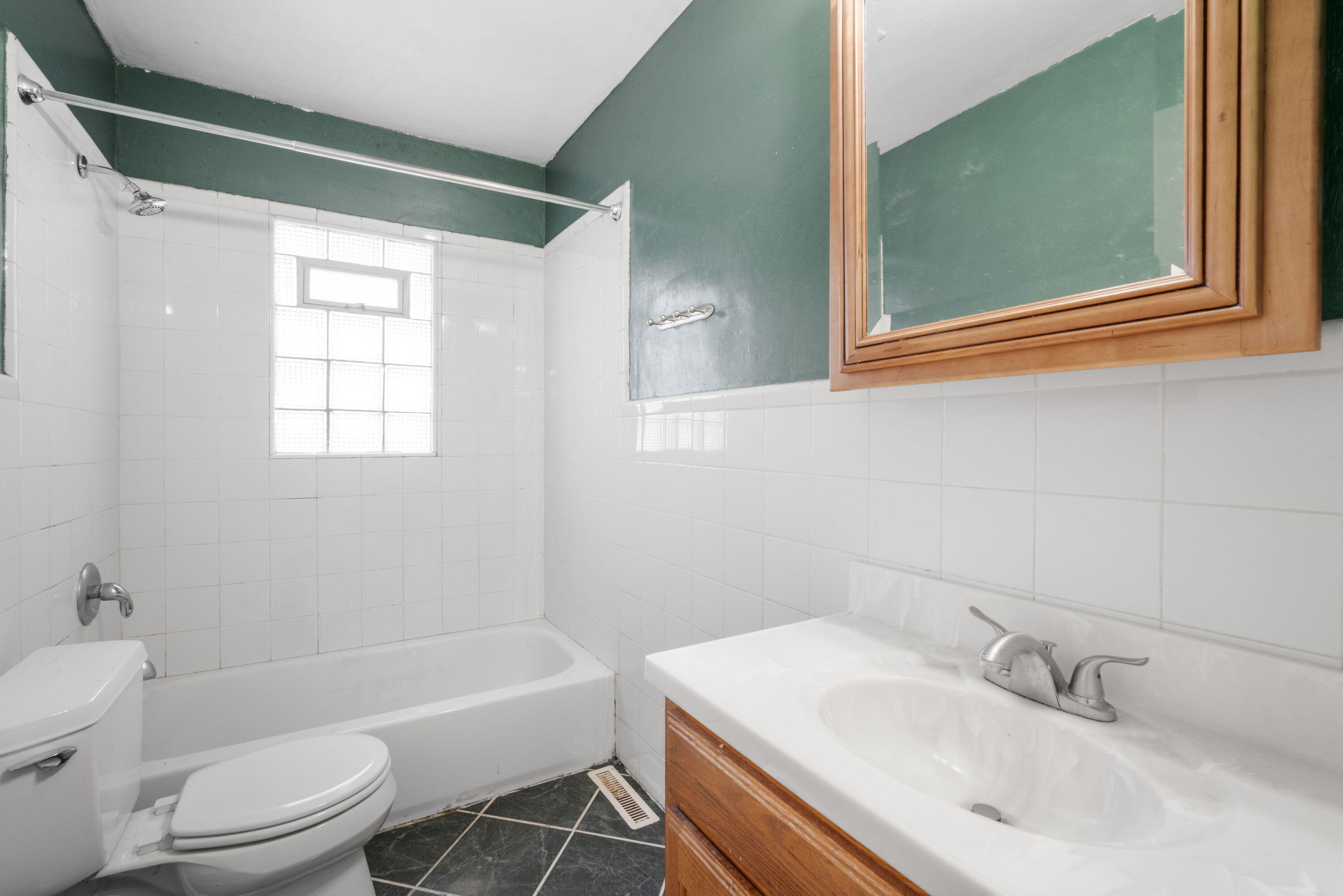 4157 North 71st Street Milwaukee, WI 53216 - Photo 6 of 15 Full bath