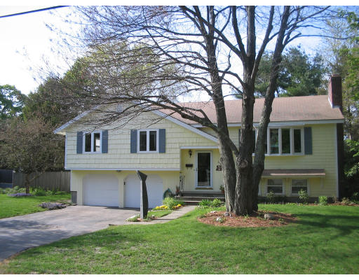 28 Twitchell Street Wellesley, MA 02482 - Photo 1 of 8 Gallery Image 1