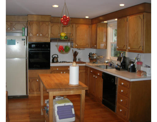 28 Twitchell Street Wellesley, MA 02482 - Photo 4 of 8 Gallery Image 4