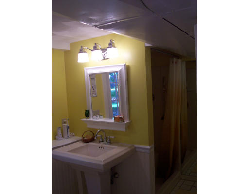 28 Twitchell Street Wellesley, MA 02482 - Photo 7 of 8 Gallery Image 7