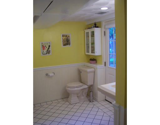 28 Twitchell Street Wellesley, MA 02482 - Photo 8 of 8 Gallery Image 8