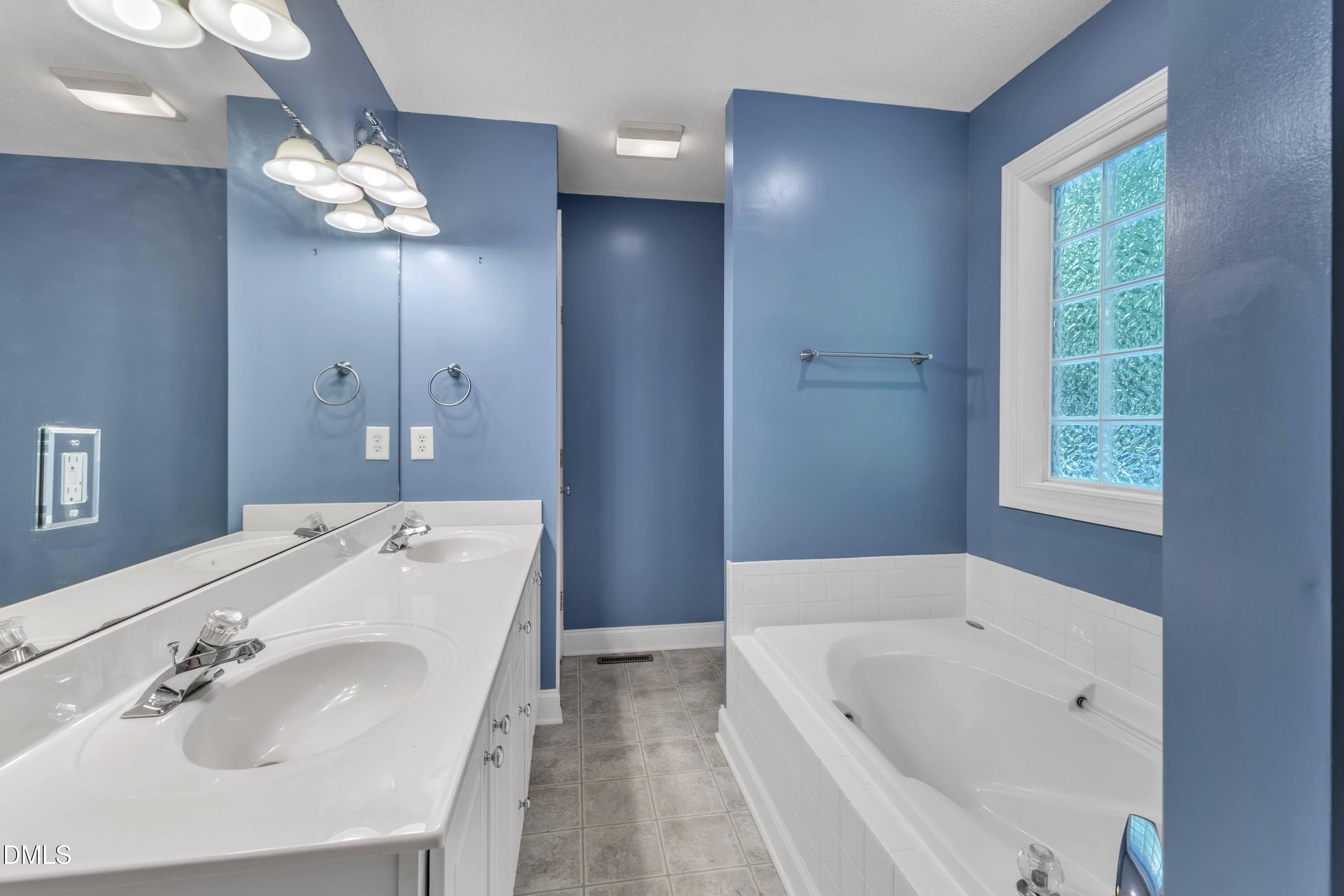 7040 Pine Road Sanford, NC 27332 - Photo 13 of 21 Owner's Bath