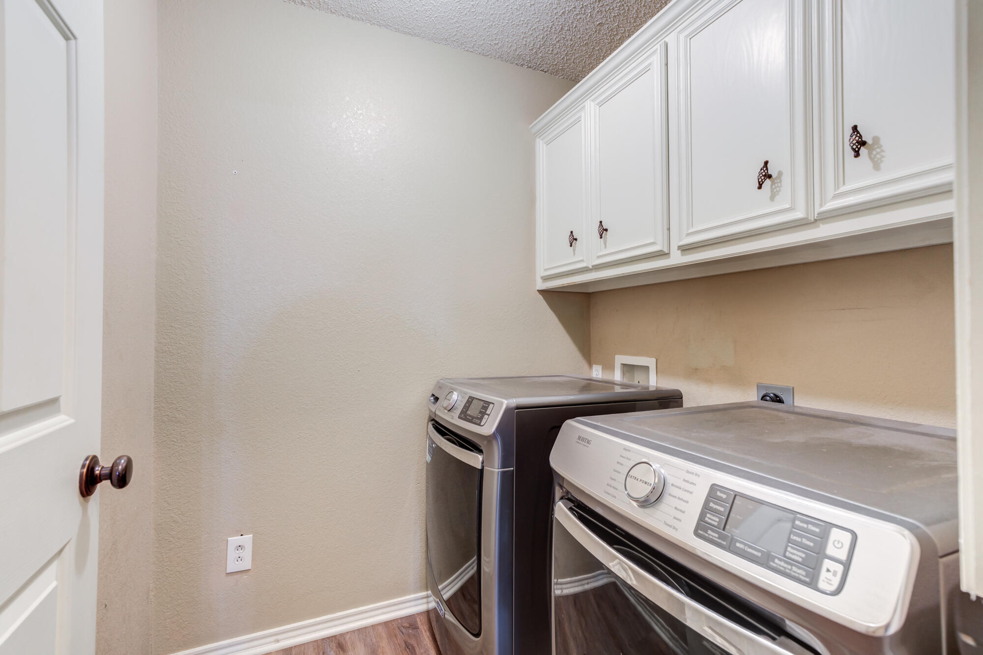 2807 87th Street Lubbock, TX 79423 - Photo 33 of 38 a utility room with dryer and washer