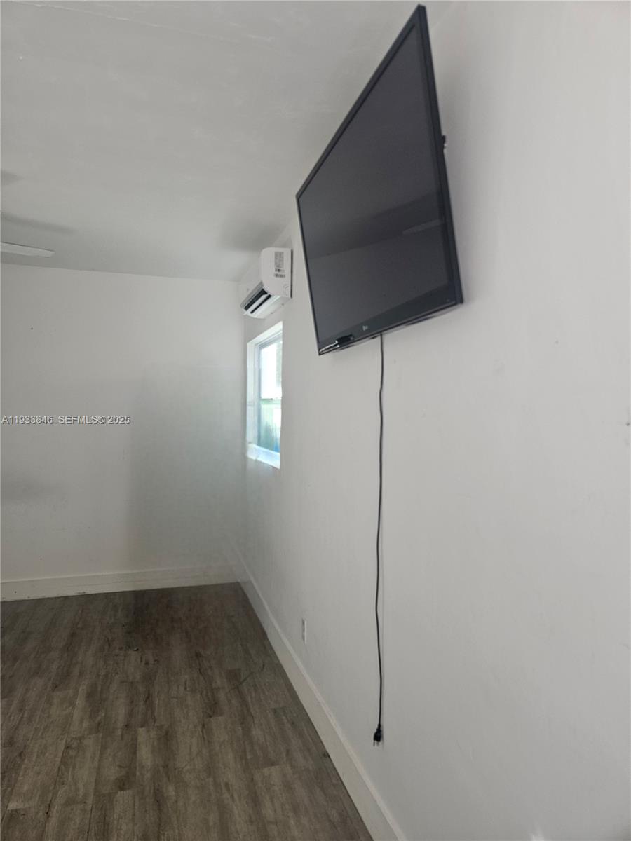 7817 Fairway Boulevard Miramar, FL 33023 - Photo 3 of 6