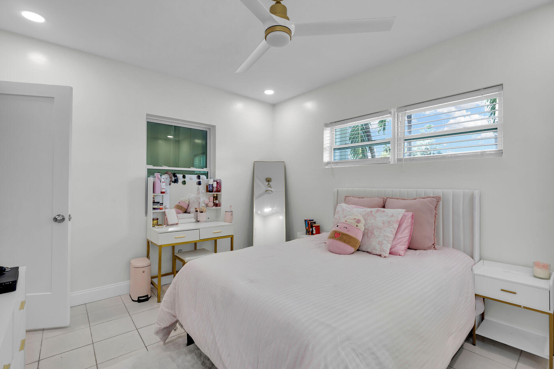 3722 Cindy Avenue Key West, FL 33040 - Photo 32 of 38 a bedroom with a bed and a table